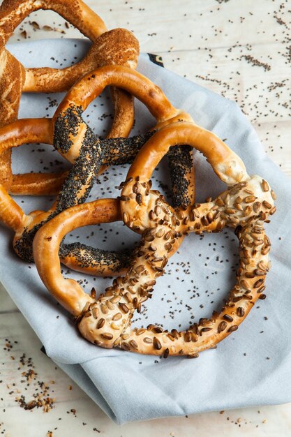 Bretzels ou bagels mous maison fraîchement préparés