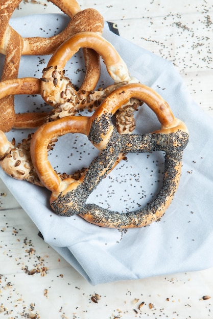 Bretzels mous maison fraîchement préparés