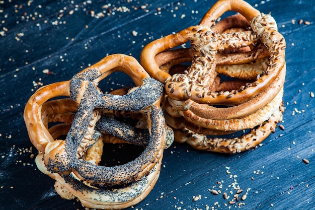 Bretzels mous maison fraîchement préparés.