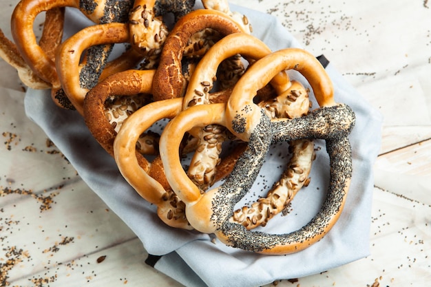 Bretzels mous maison fraîchement préparés.