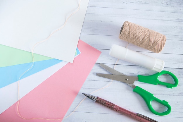 Bricolage et créativité des enfants. Instructions étape par étape: comment faire un lapin de Pâques en papier coloré. Étape 1. Artisanat de Pâques à la main.