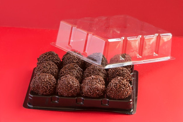 Brigadeiro est un bonbon typique de la gastronomie brésilienne