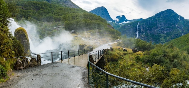 Briksdalsbreen est un bras glaciaire de JostedalsbreenBriksdalsbre Norvège