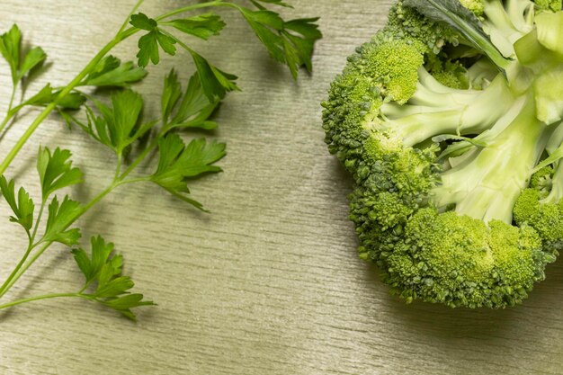 Brin de brocoli et de persil Espace de copie