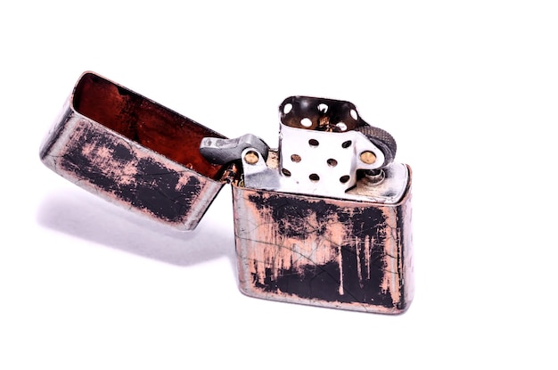 Briquet Style Zippo Vintage sur fond blanc