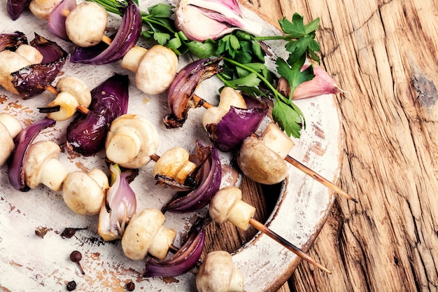 Brochette de légumes aux champignons