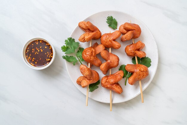 brochette de saucisse frite avec trempette