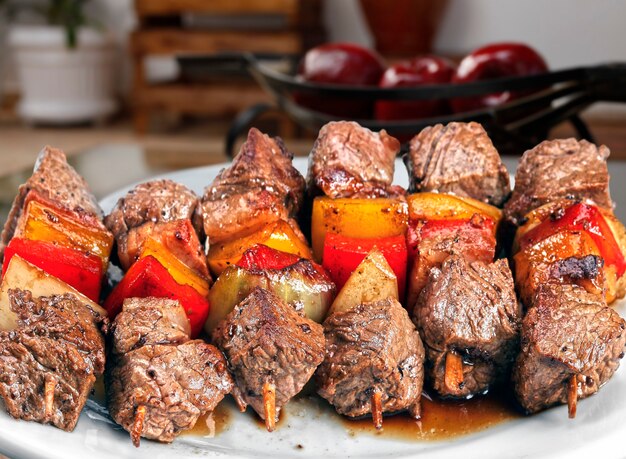 Brochette de viande délicieuse, nourriture pour barbecue