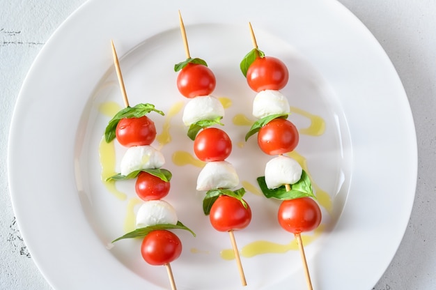 Brochettes de salade Caprese