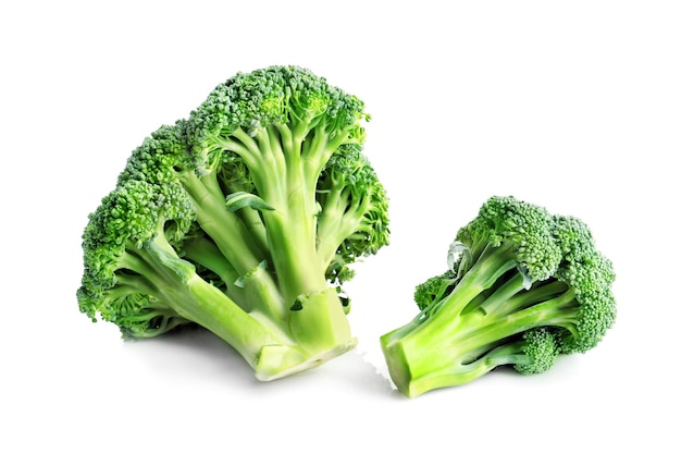 Brocoli sur fond blanc