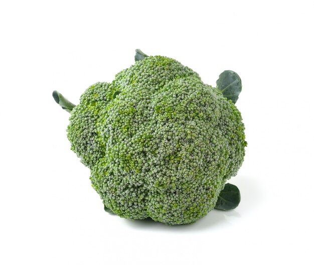 Brocoli isolé sur blanc ackground