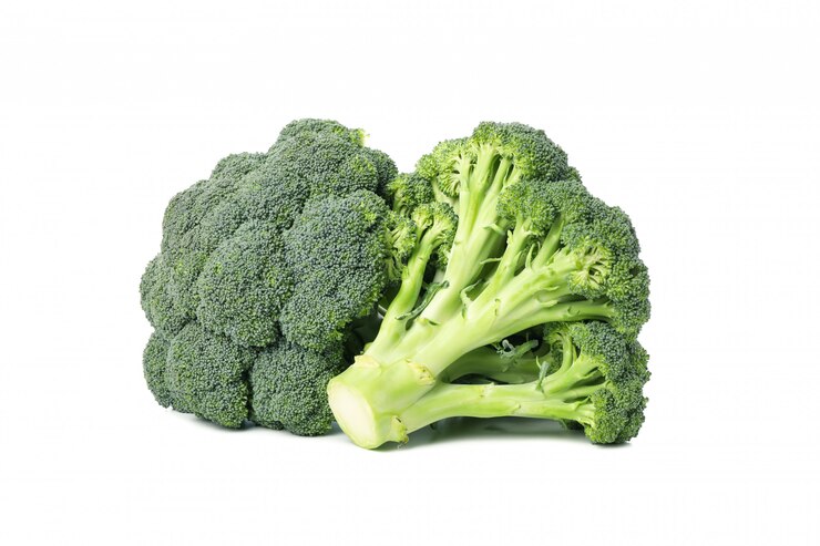 Photo brocoli isolé sur blanc. légume frais
