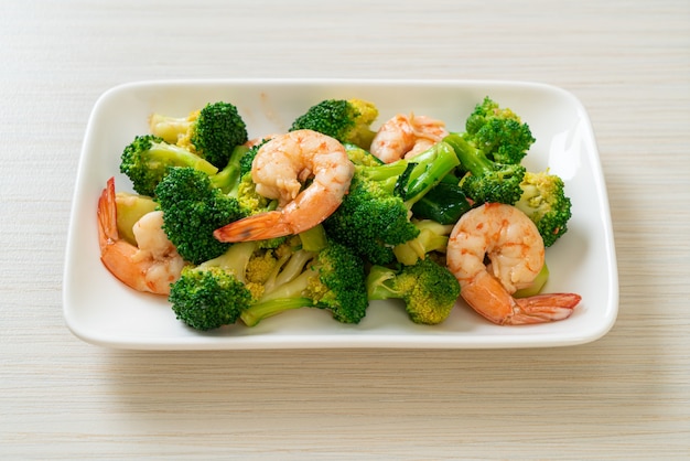 brocoli sauté aux crevettes - style de cuisine maison