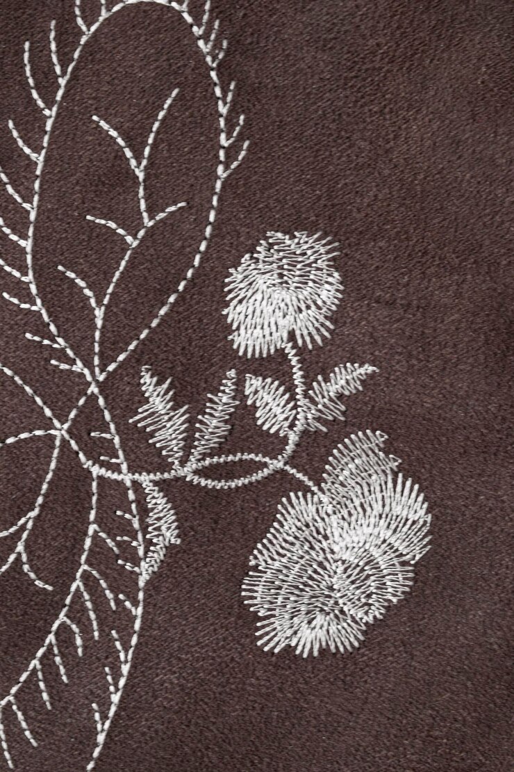 Photo broderie sur fond de tissu