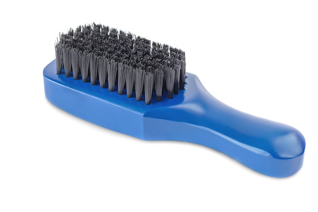 Brosse à barbe en bois avec poils naturels sur fond blanc