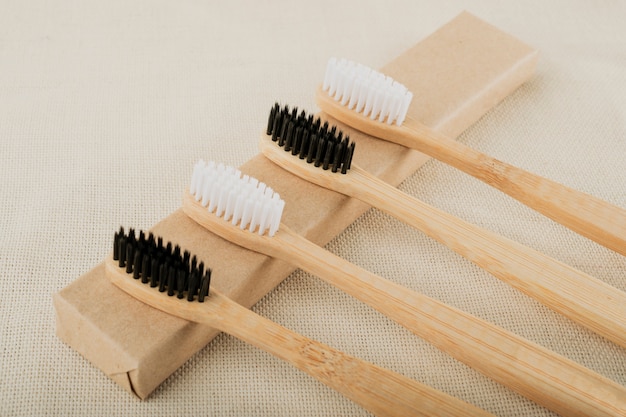 Brosse à dents en bambou. Écologique, biologique