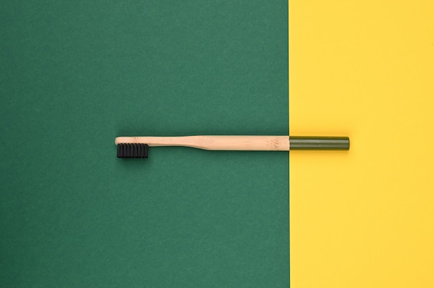 Photo brosse à dents écologique. brosse à bois. brosses à dents en bambou