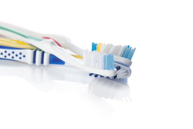 Brosse à dents isolé sur blanc