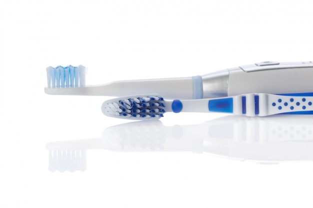 Brosse à dents isolé sur blanc