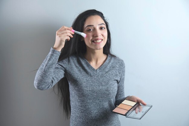 Brosse à main femme et accessoires de maquillage