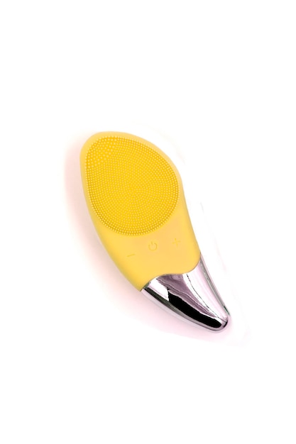 Brosse de massage colorée isolée pour le nettoyage du visage