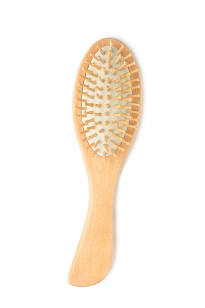 Brosse peigne en bois isolé sur mur blanc Vue de dessus