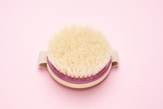 Brosse ronde pour massage à sec sur rose