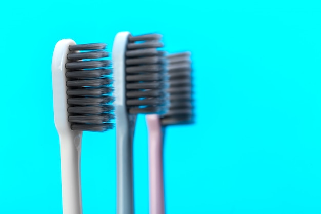 Brosses à dents sur la table