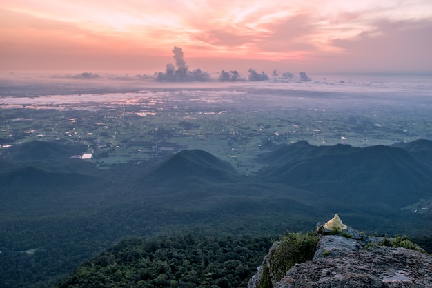 Brouillard dans les montagnes