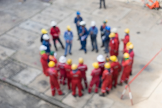 brouiller les gens parler de sécurité avant de travailler