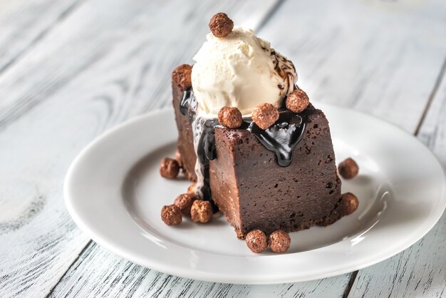 Brownie au chocolat avec glace vanille