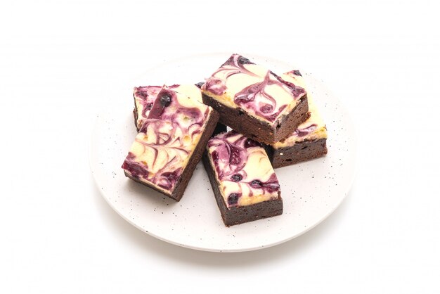 brownies au bleuet sur fond blanc