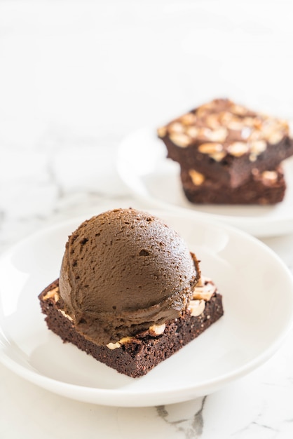 brownies au chocolat avec glace au chocolat