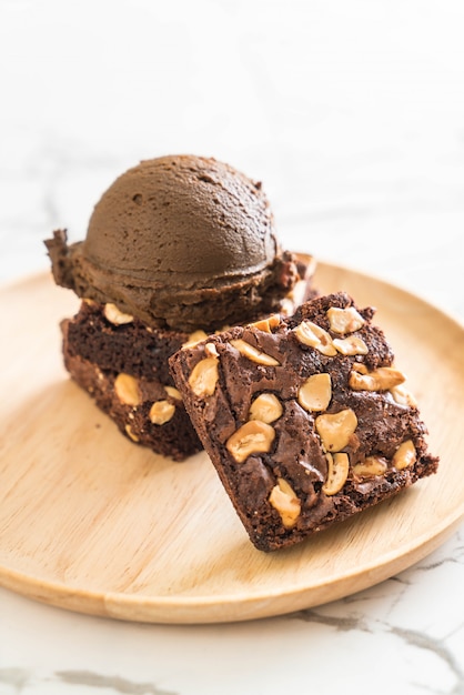 brownies au chocolat avec glace au chocolat