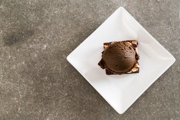 brownies au chocolat avec glace au chocolat