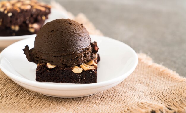 brownies au chocolat avec glace au chocolat