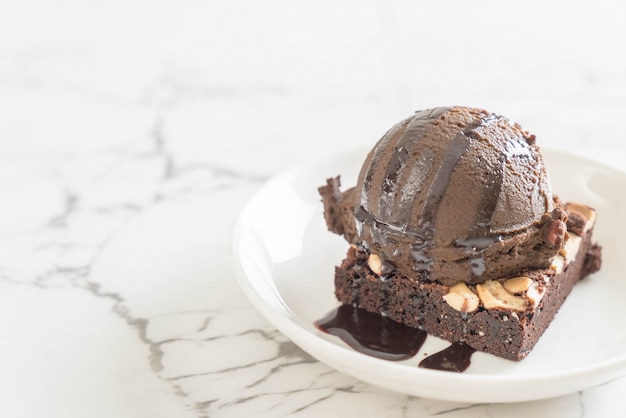 brownies au chocolat avec glace au chocolat