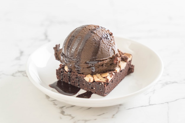 brownies au chocolat avec glace au chocolat