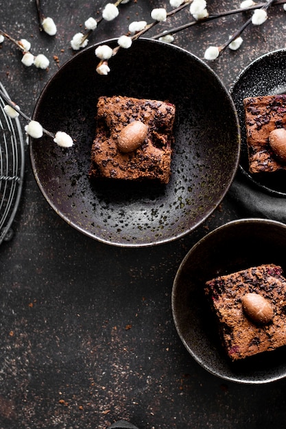 Brownies au chocolat maison fraîchement sortis du four