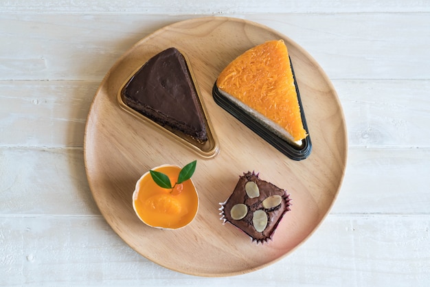 brownies, cup cake orange, cake aux fils d&#39;or et cake au chocolat