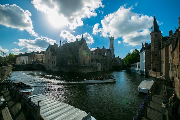 BRUGES, BELGIQUE - 26 avril 2017 : Le bâtiment du patrimoine de la ville de Bruges pour les touristes visite et voyage en Belgique.
