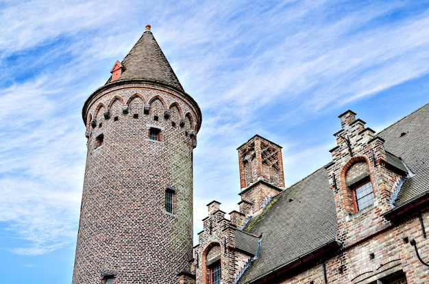 Bruges, Belgique Vue sur les bâtiments médiévaux traversés par les canaux de la ville Historique.