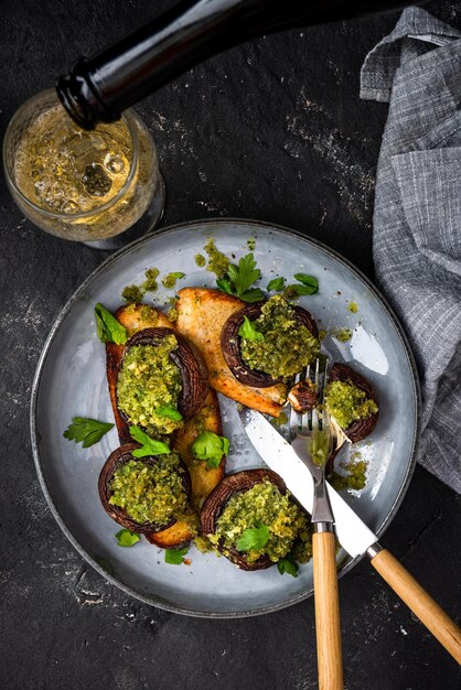 Photo brunch végétarien sain champignons sur toast