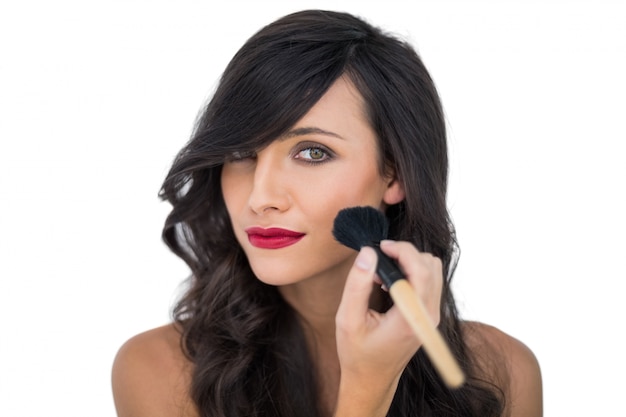 Brunette glamour, application blush