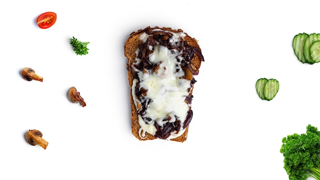 Bruschetta aux champignons et persil