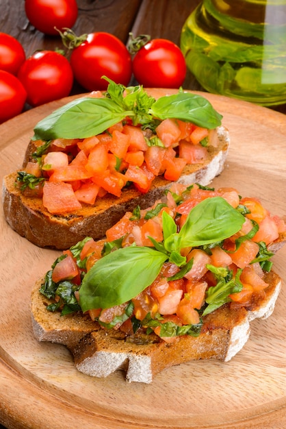 Bruschetta aux tomates et basilic