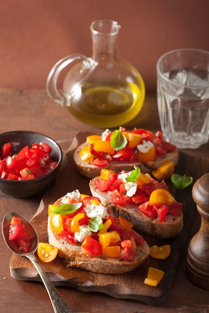 Bruschetta italienne aux tomates ail huile d'olive