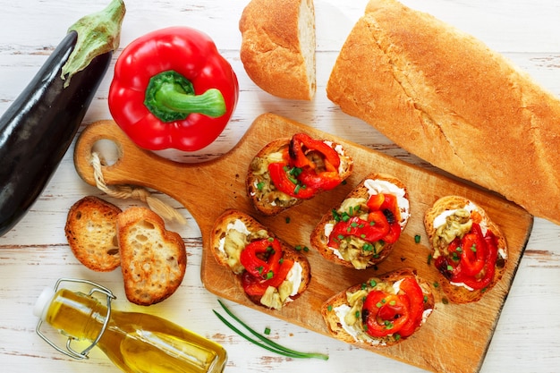 Bruschetta sur une planche à découper