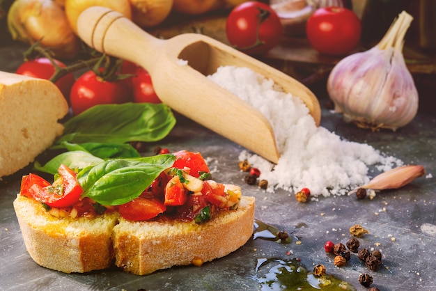 Bruschetta à la tomate et au basilic