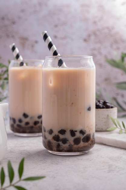 Bubble tea au lait avec perles de tapioca et miel